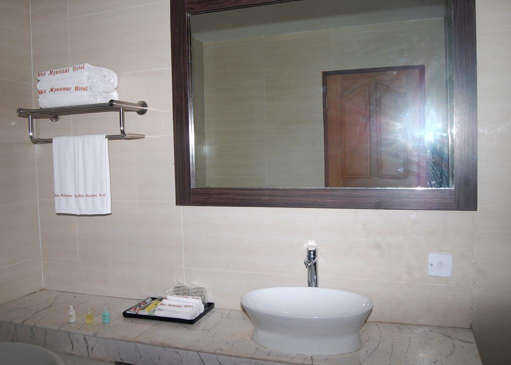 Man Myanmar Hotel Naypyidaw Kültér fotó