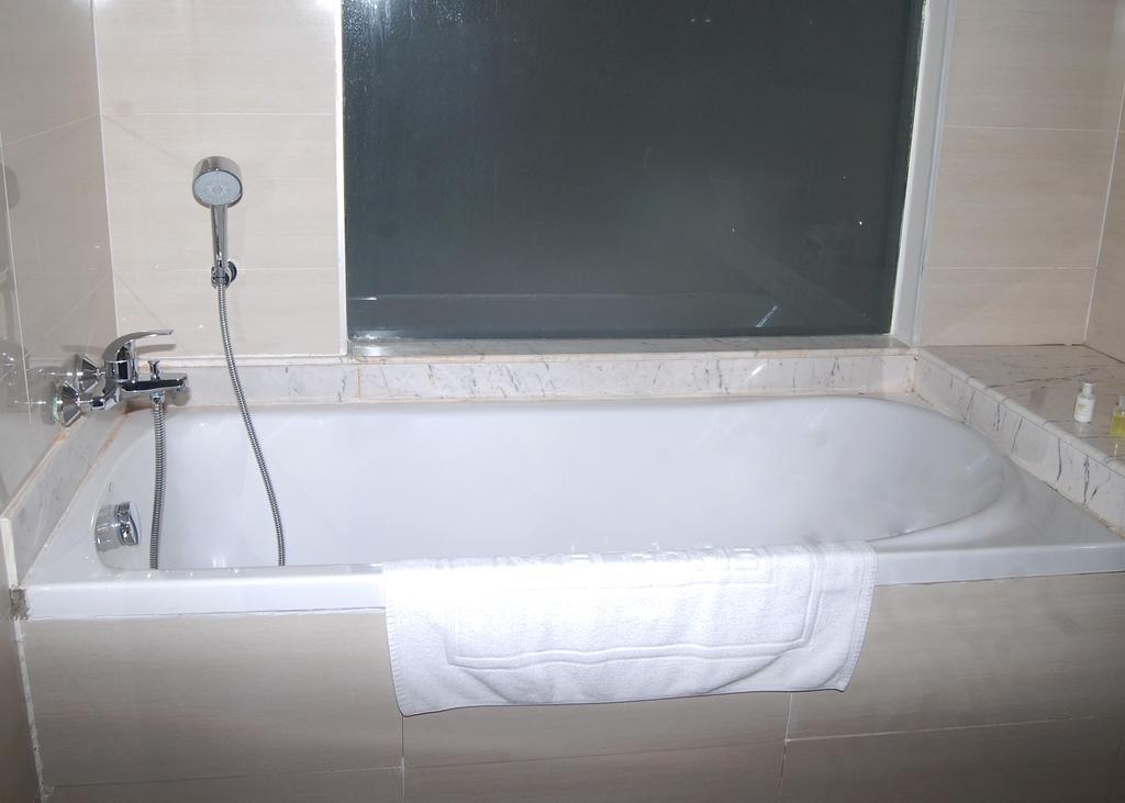 Man Myanmar Hotel Naypyidaw Szoba fotó