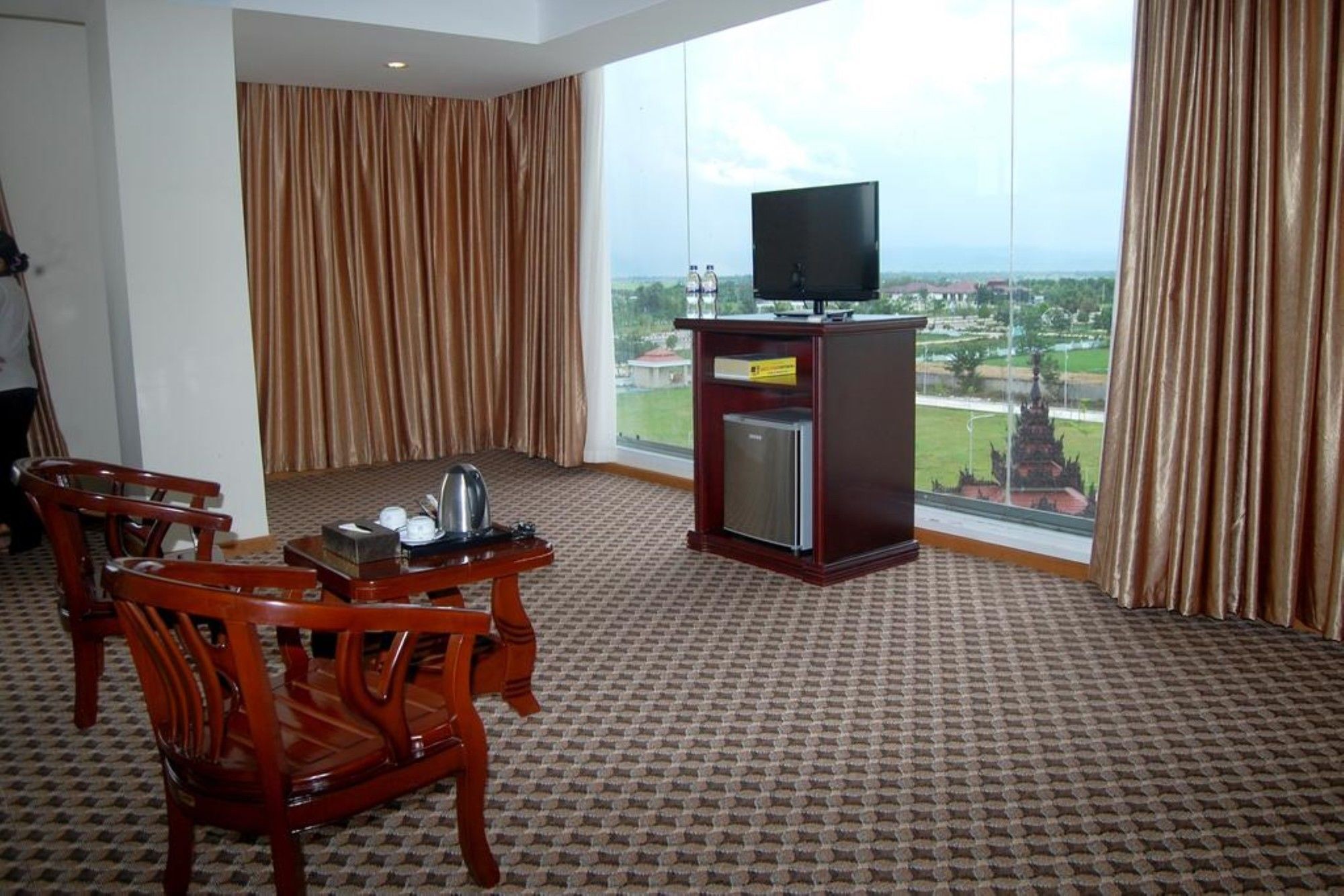 Man Myanmar Hotel Naypyidaw Kültér fotó